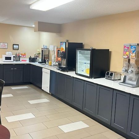 Days Inn By Wyndham York Bagian luar foto