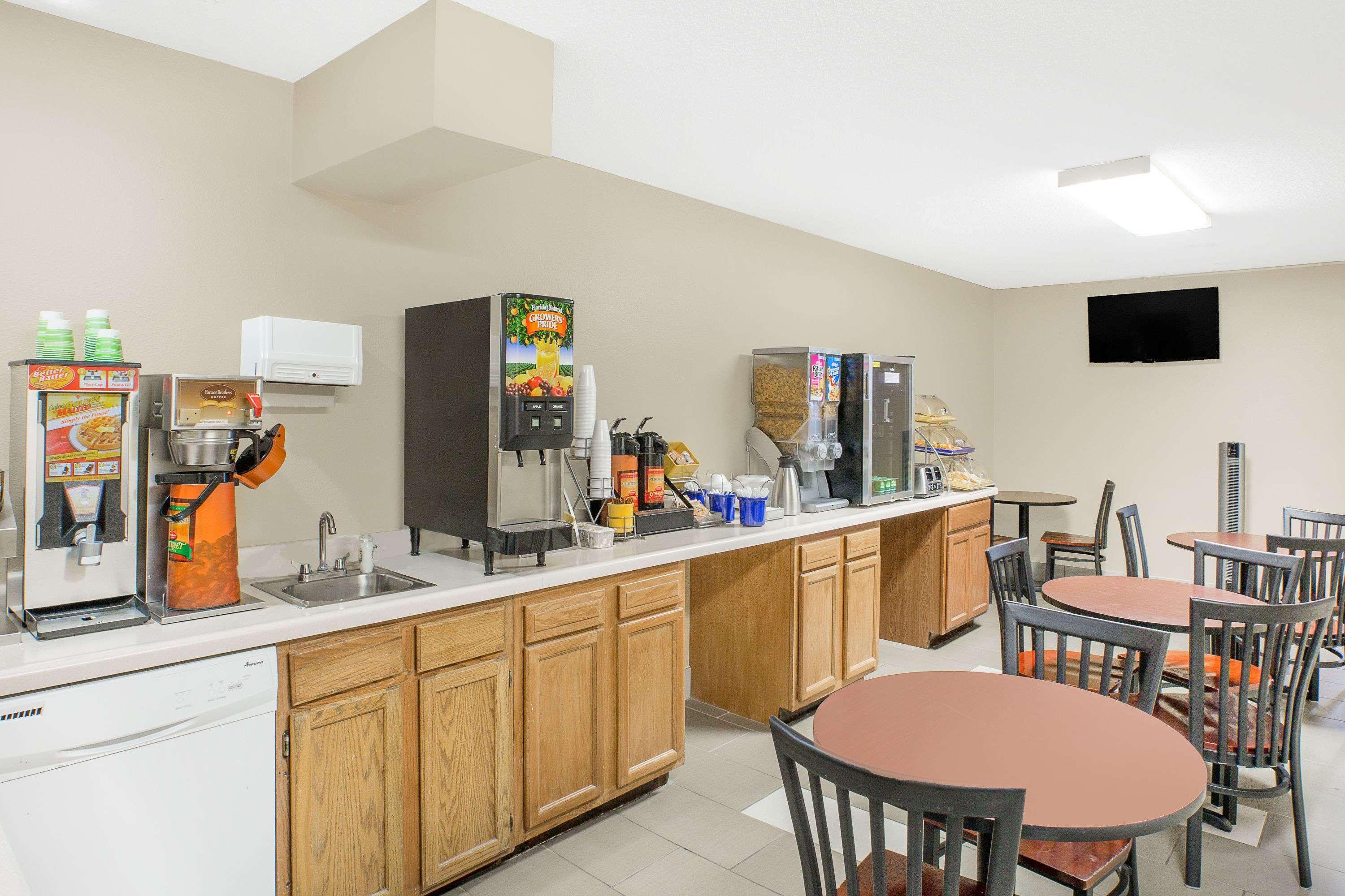 Days Inn By Wyndham York Bagian luar foto