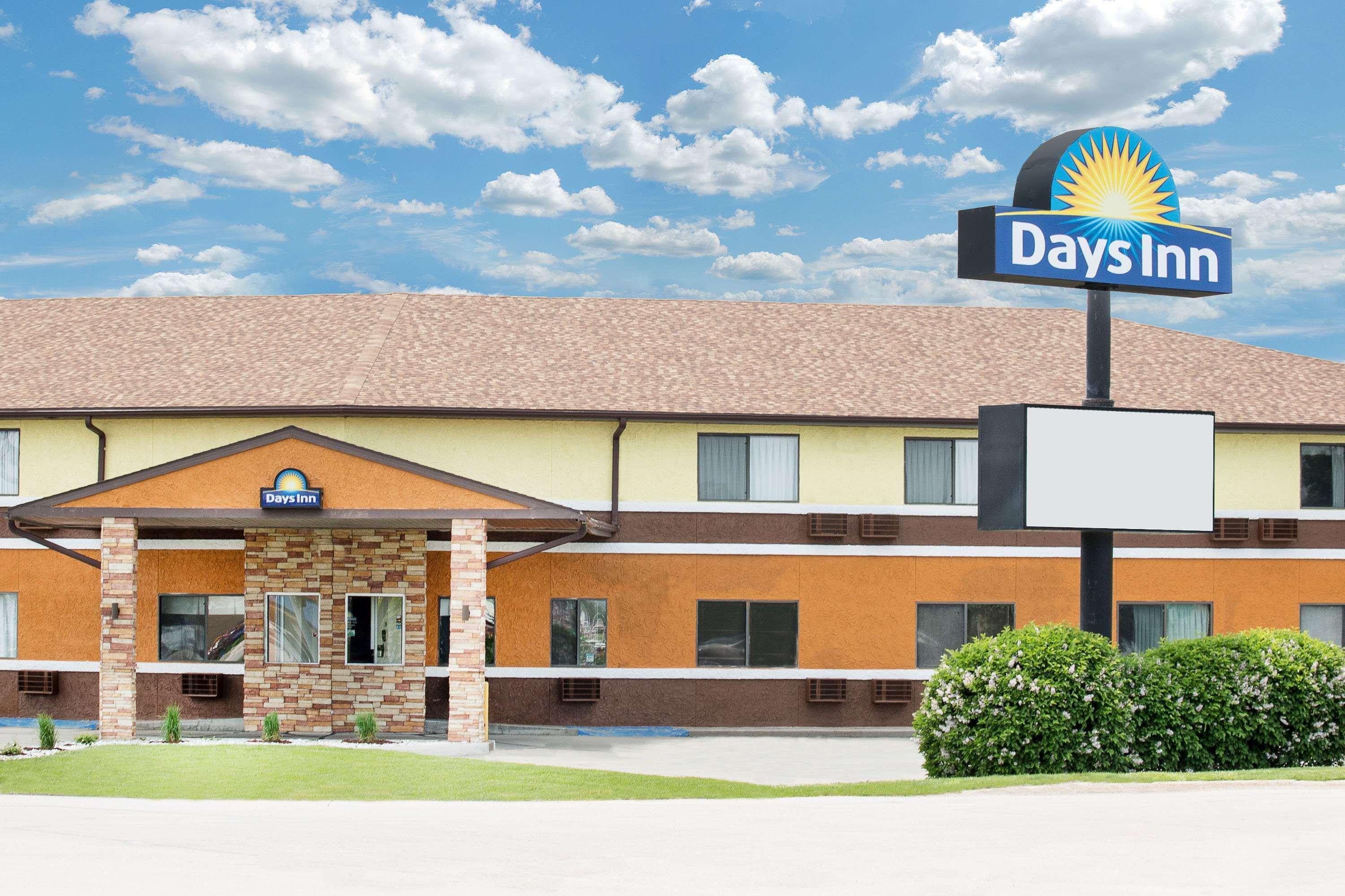 Days Inn By Wyndham York Bagian luar foto