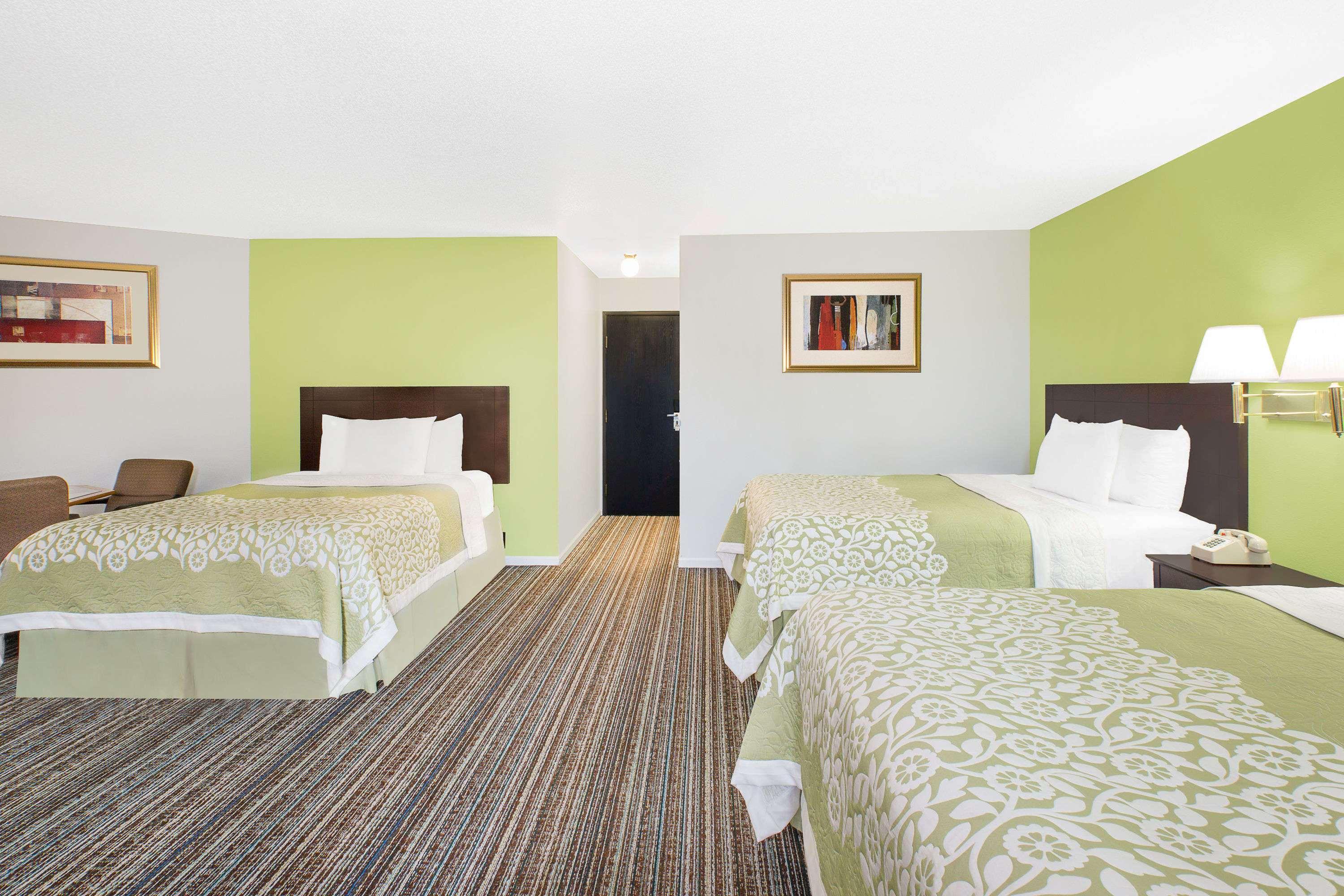 Days Inn By Wyndham York Bagian luar foto