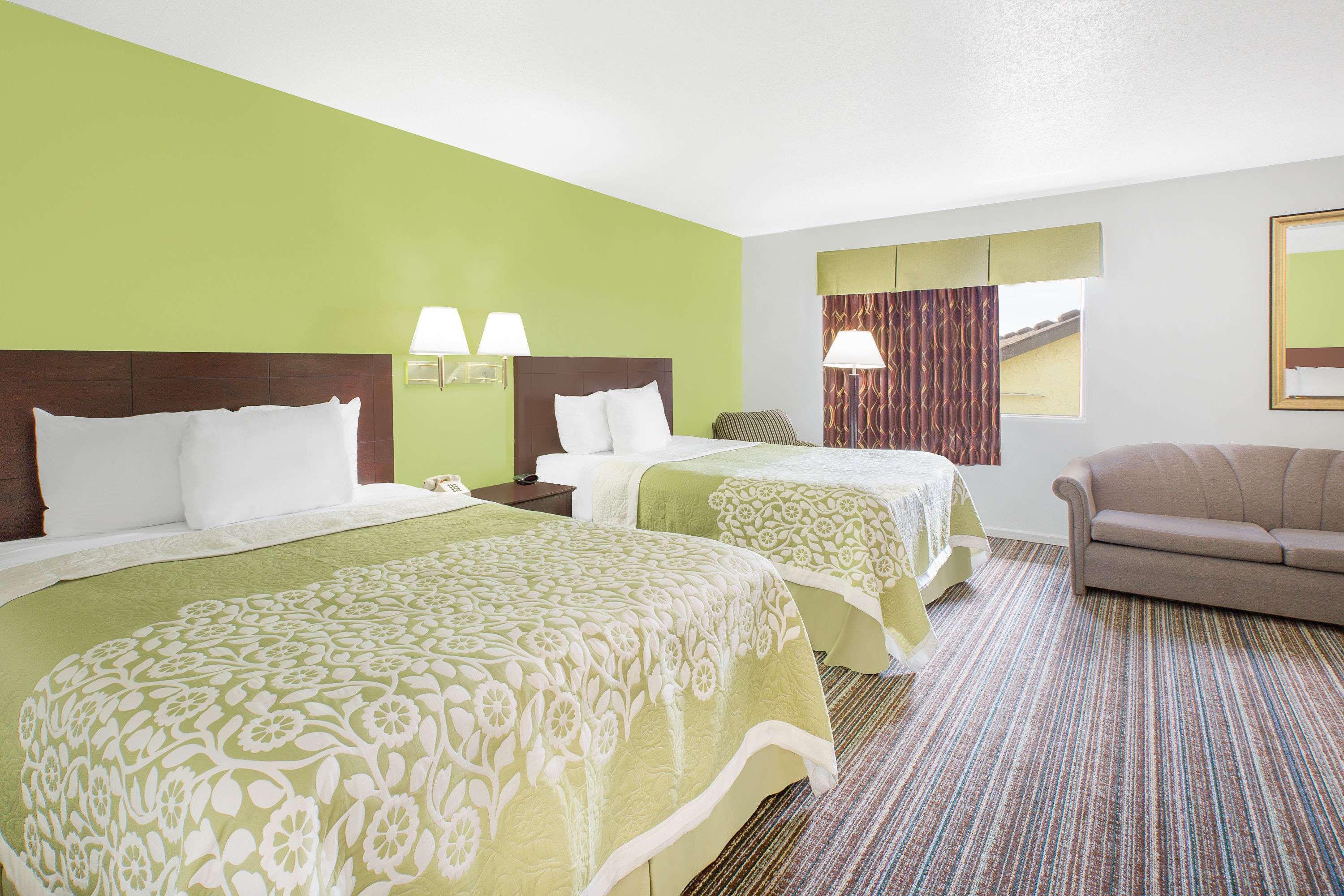 Days Inn By Wyndham York Bagian luar foto