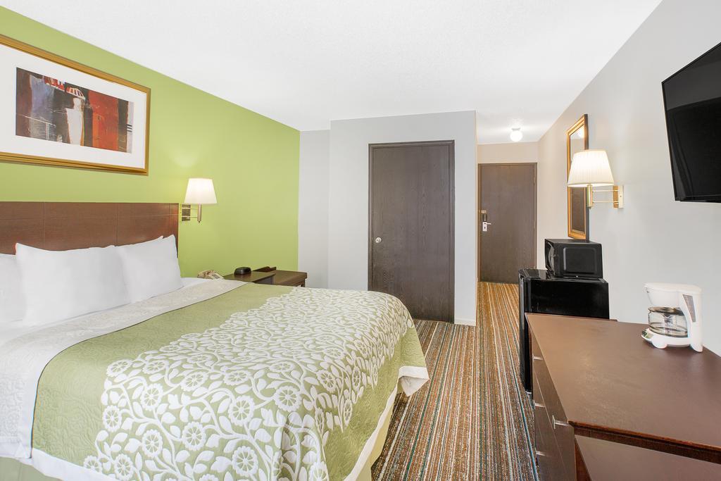 Days Inn By Wyndham York Bagian luar foto