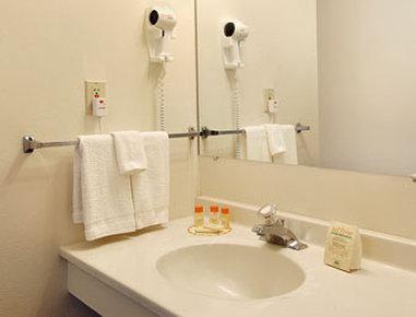 Days Inn By Wyndham York Bagian luar foto